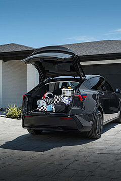 Tesla Model Y Coffre Ouverte
