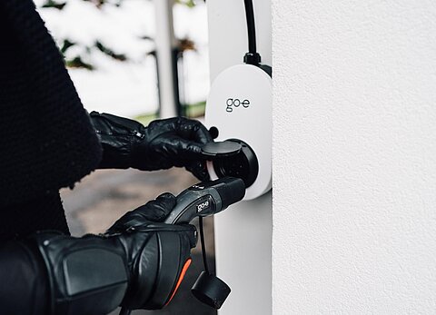 go-e Charger Typ 2 Kabel einstecken