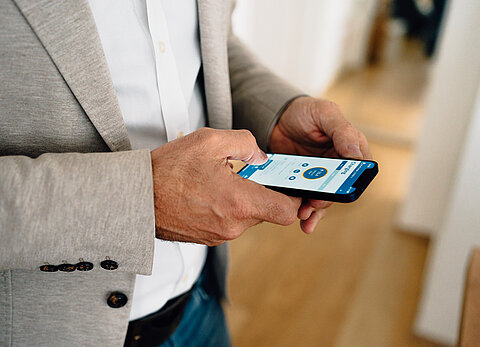 Man using go-e App